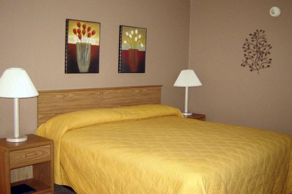 Chanhassen Inn Room photo