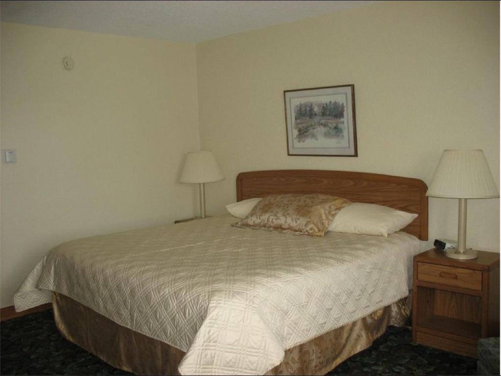 Chanhassen Inn Room photo