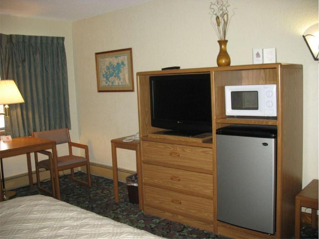 Chanhassen Inn Room photo